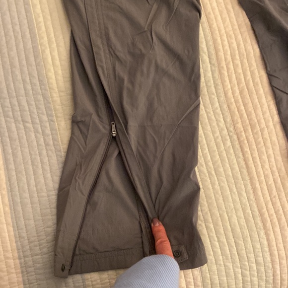 Like New REI WOMENS hiking pants - Picture 7 of 7